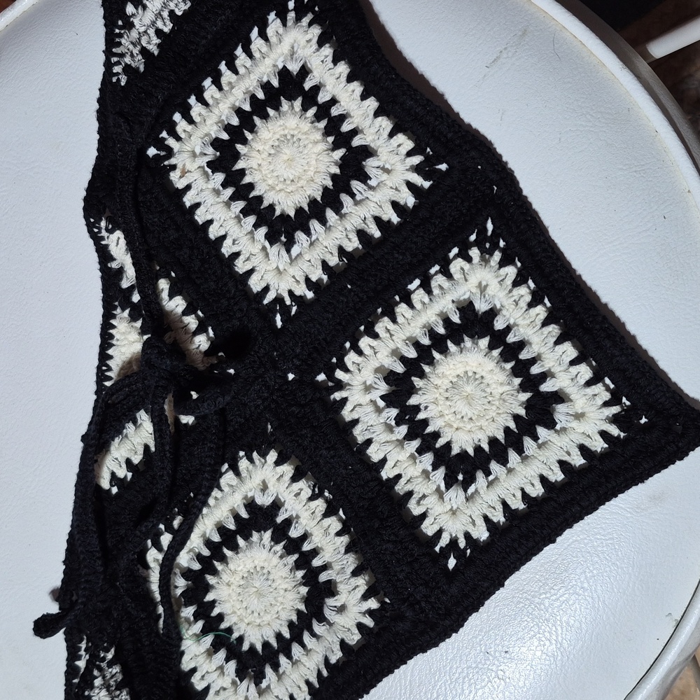 Crochet Black and Cream Hair Tie/Head Cover. - Picture 4 of 5